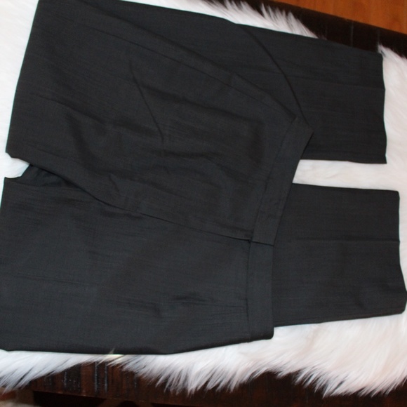Tahari, 2 piece black pants suit and Blazer  zip jacket  size 2P - Picture 13 of 16